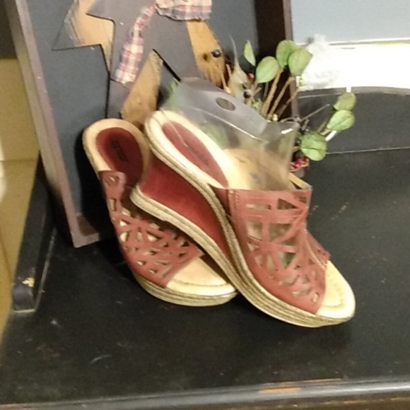 Earth Shoes - 🔴 Earth slip-on sandals